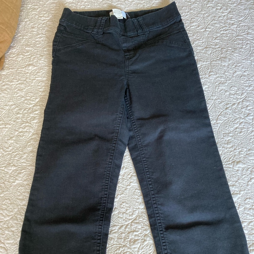 Women’s Black Pull-On Stretch capris